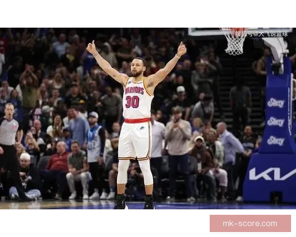 库里晒图致敬父亲球衣退役开创者的球衣永远悬挂球馆穹顶 库里晒图致敬父亲球衣退役开创者的球衣永远悬挂球馆穹顶