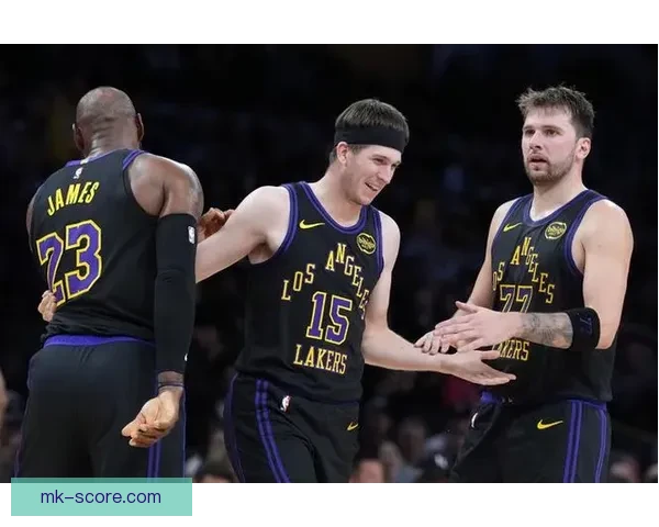 詹东里组合战热火状态成疑 湖人凌晨4点才抵达迈阿密酒店