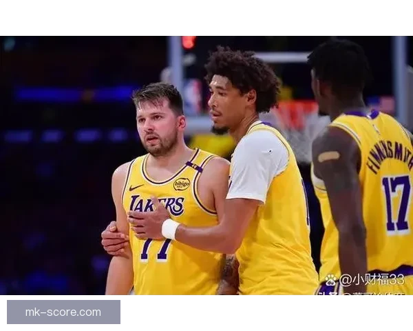 詹姆斯：东契奇关键时刻爆发 我虽疲惫依旧与队友一起拼搏取胜